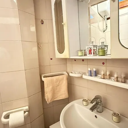 Magenta Apartment *