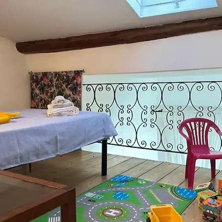 Apartment Magenta